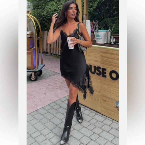 NWT ZARA VIRAL 2025 collection LACE XS
🚨FIRM PRICE NO DISCOUNT - Picture 6 of 16